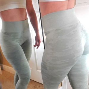 Seamless Green camo scrunch butt leggings